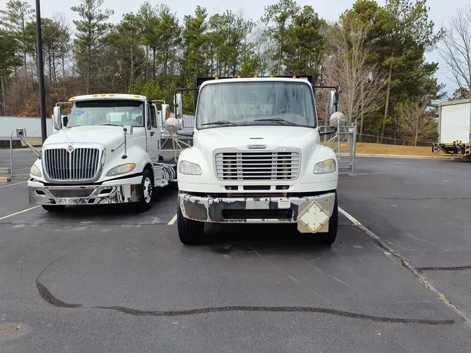 2017 FREIGHTLINER/MERCEDES M2 106