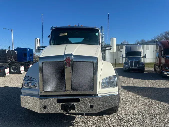 2025 Kenworth T880