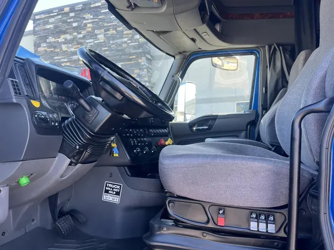 2022 International LT625