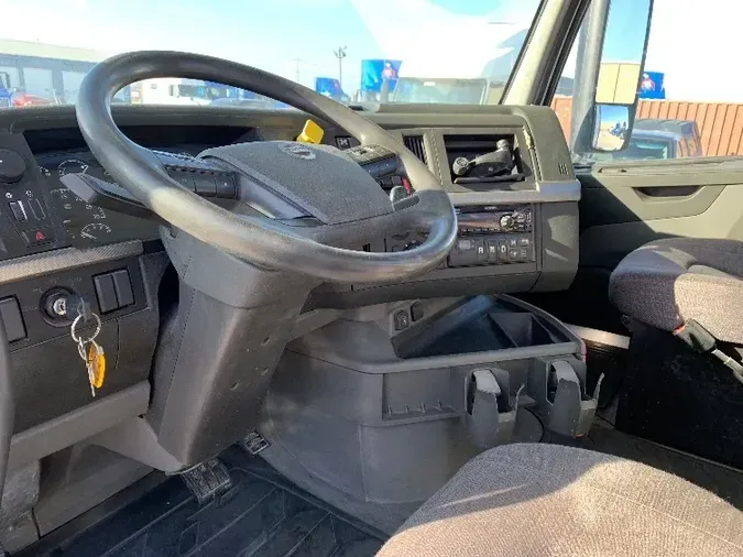 2019 Volvo VNL64300