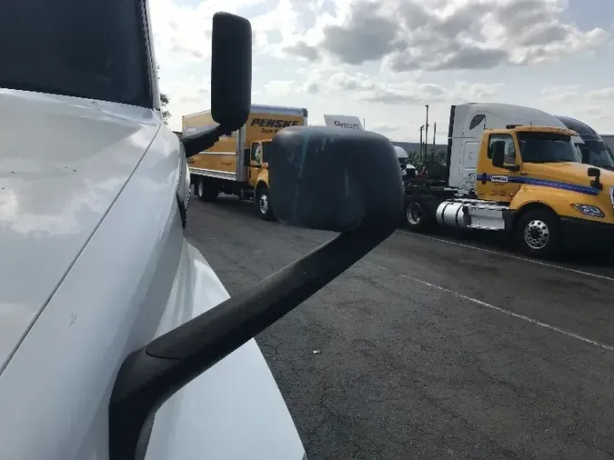 2018 Freightliner T12664ST