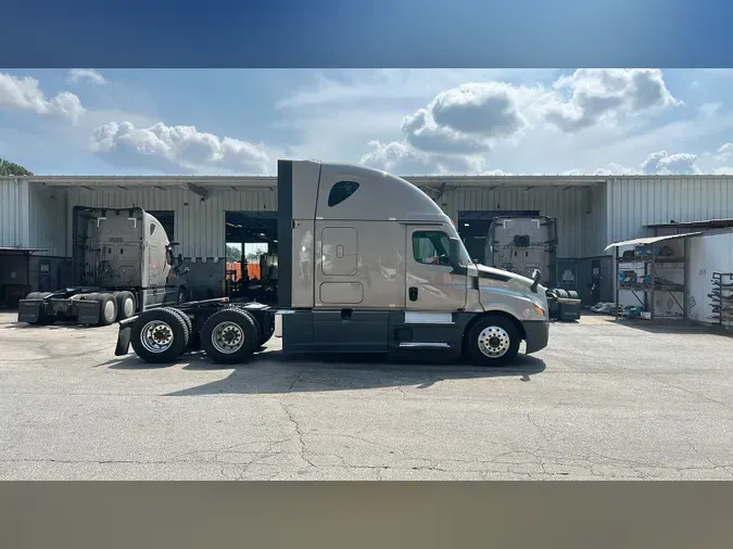 2022 Freightliner Cascadia 126