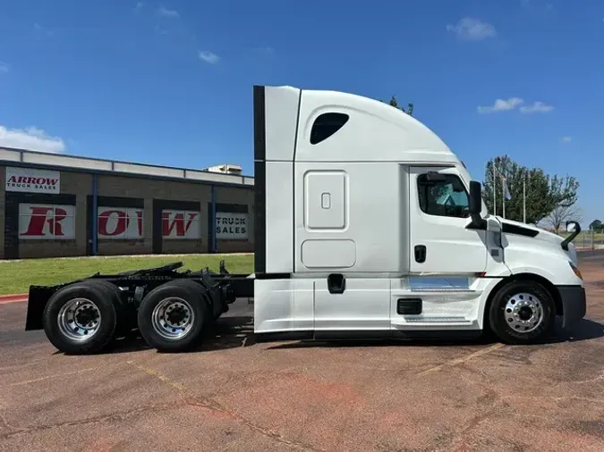2021 FREIGHTLINER CA126