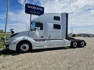 2022 VOLVO VNL64T860