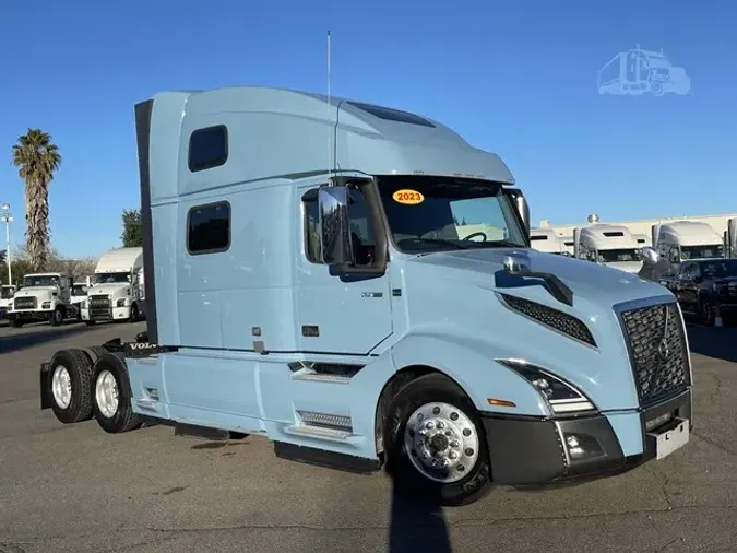 2023 VOLVO VNL64T860