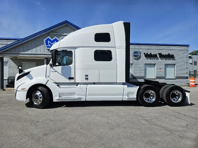 2022 VOLVO VNL64T860