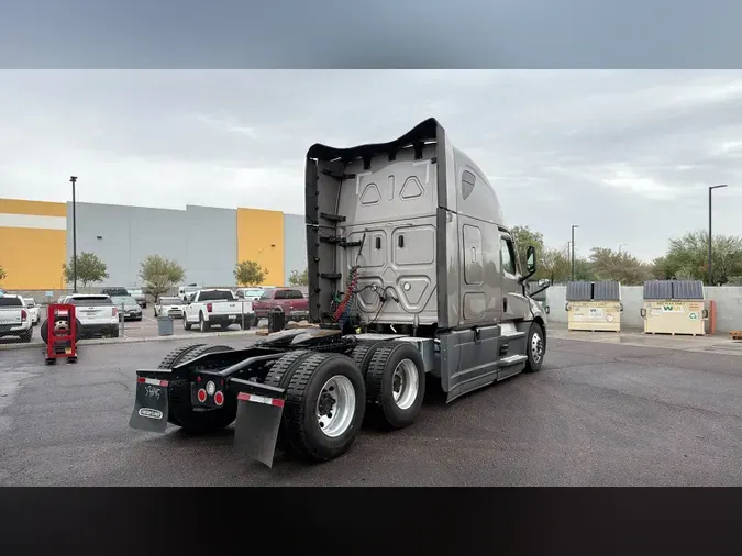 2025 Freightliner Cascadia 126