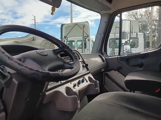 2018 FREIGHTLINER M2-112