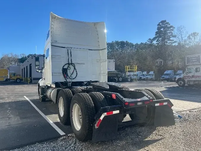 2020 Volvo VNL64760