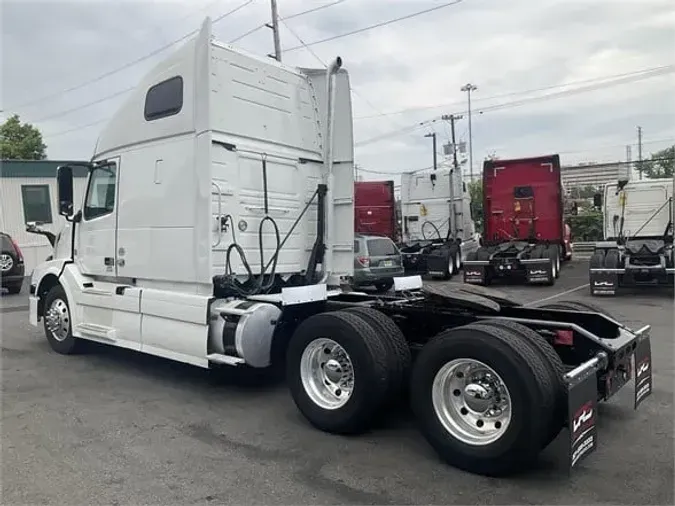 2016 VOLVO VNL64T670