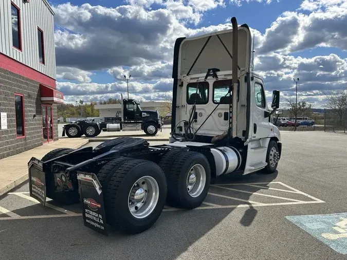 2015 Freightliner Cascadia Evolution