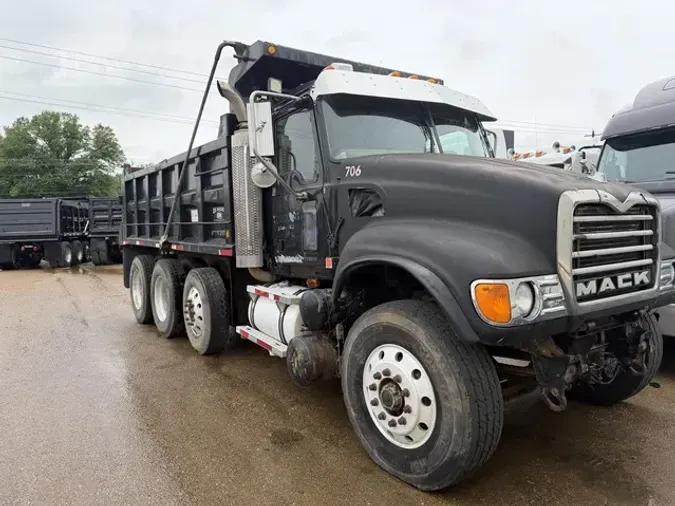 2003 MACK GRANITE CV713