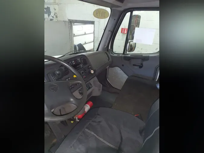 2019 FREIGHTLINER/MERCEDES M2 106