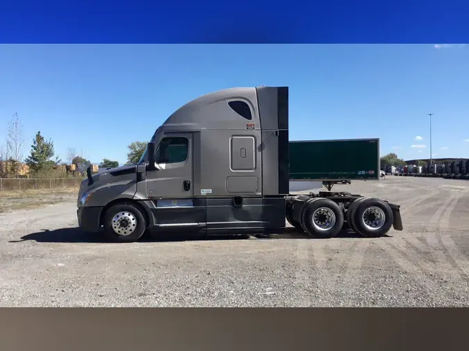 2021 Freightliner Cascadia 126