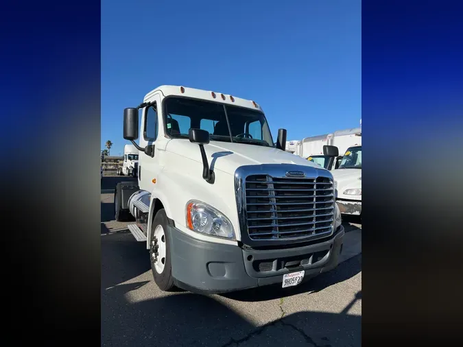 2018 FREIGHTLINER/MERCEDES FLT8664T