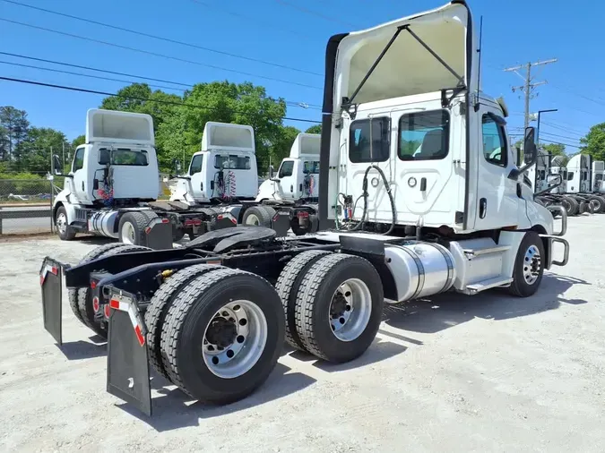 2020 FREIGHTLINER/MERCEDES NEW CASCADIA PX126643b3e8b99abb981202ceb5b09cae6ebe8