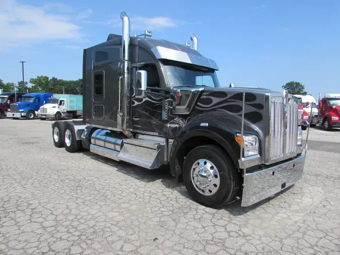2024 Kenworth W990