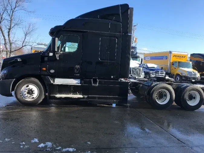 2018 Freightliner X12564ST