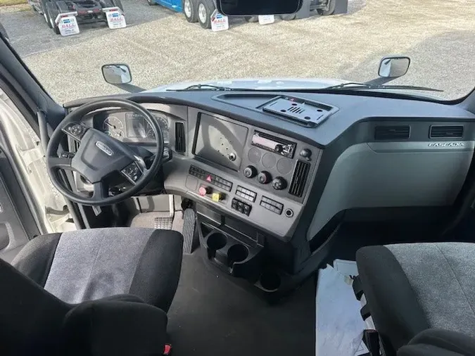 2021 FREIGHTLINER Cascadia 126