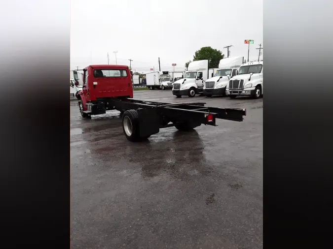 2019 FREIGHTLINER/MERCEDES M2 106