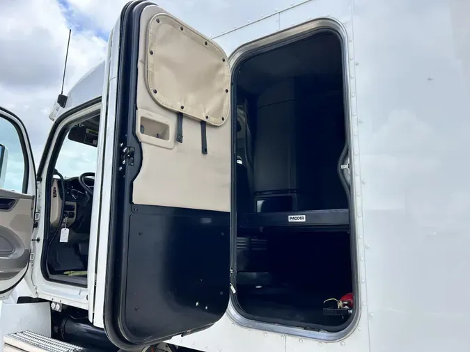 2022 Peterbilt 5793b521706893d0edb544a34e00e85e55b