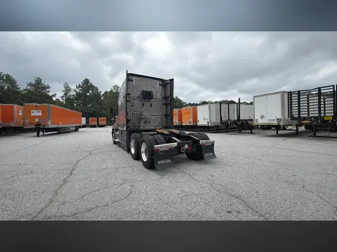 2023 Freightliner Cascadia 126