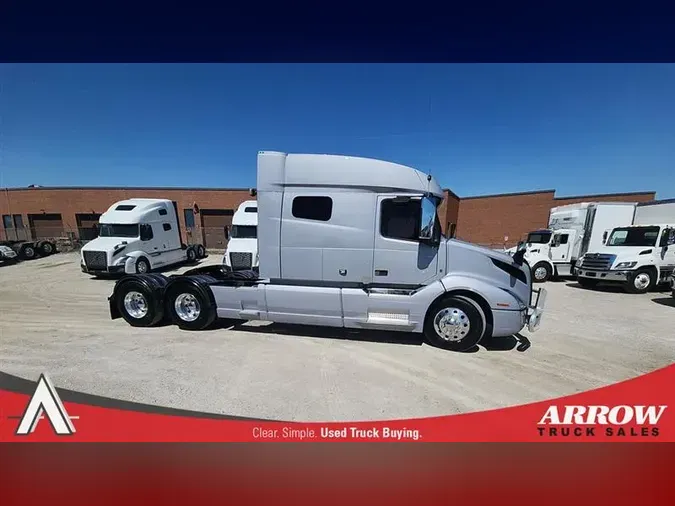 2022 VOLVO VNL740