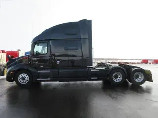 2022 VOLVO VNL860