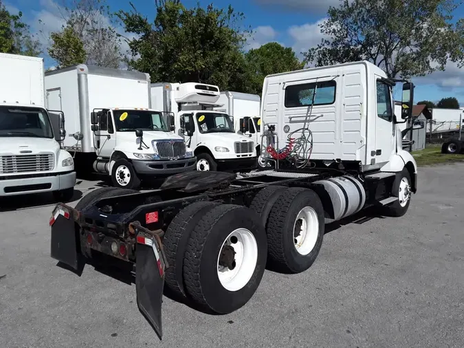 2019 VOLVO VNL64T-300