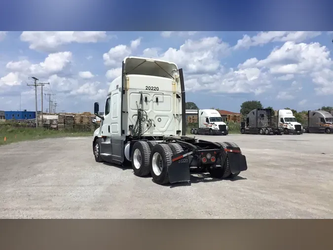 2020 Freightliner Cascadia 126