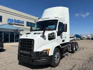 2027 MACK Anthem Day Cab
