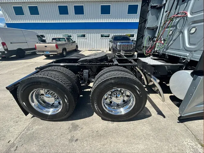 2023 Freightliner Cascadia 126