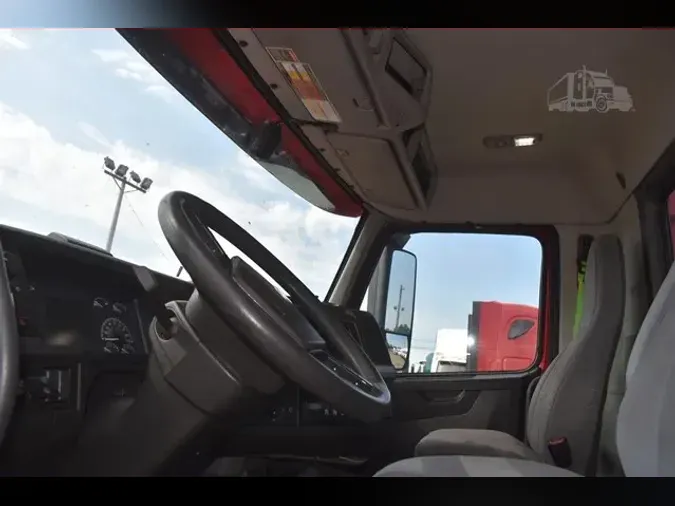 2021 VOLVO VNR64T300