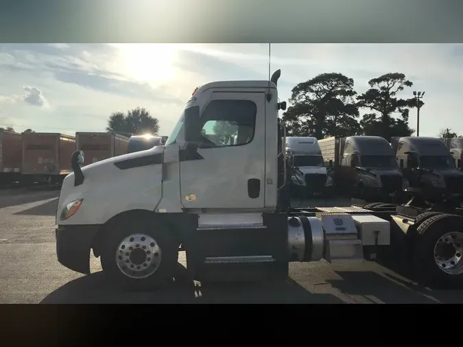 2021 Freightliner Cascadia 126