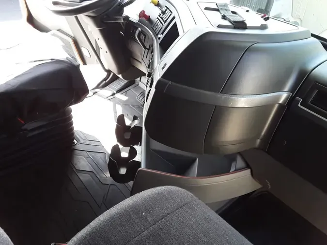 2020 VOLVO VNL64T-760