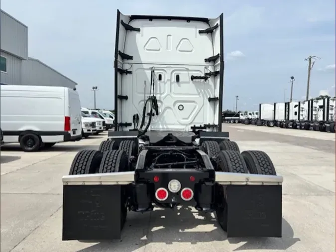 2023 Freightliner Cascadia 126