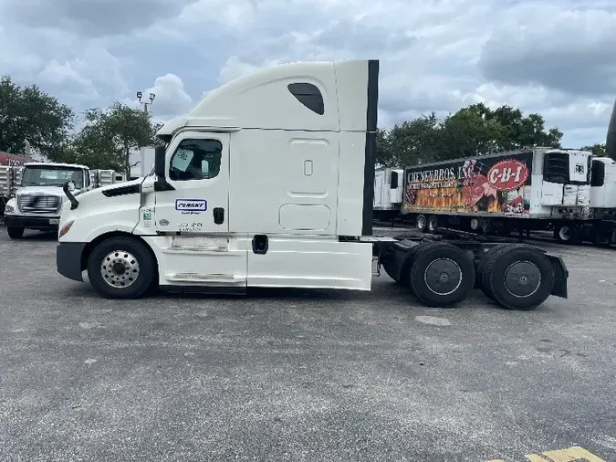 2019 Freightliner T12664ST