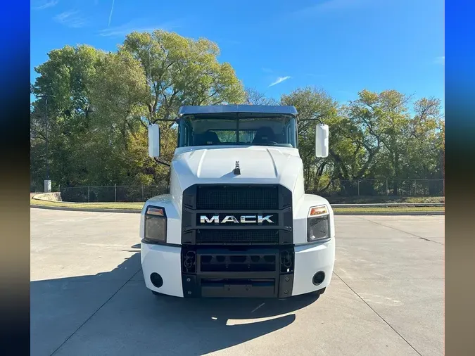 2019 MACK AN64T