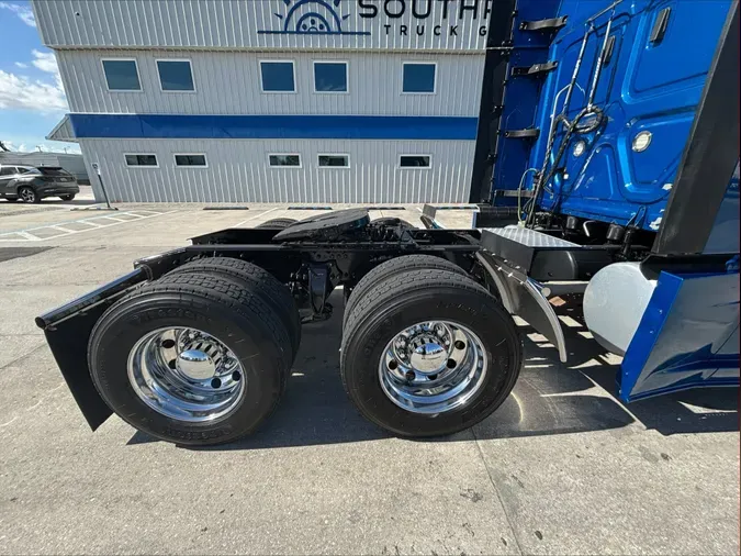 2021 Freightliner Cascadia 126