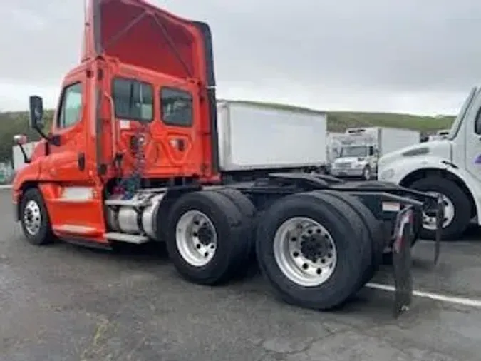 2017 FREIGHTLINER/MERCEDES CASCADIA 125