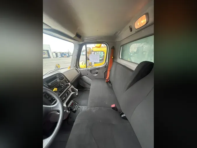 2018 FREIGHTLINER/MERCEDES M2 106