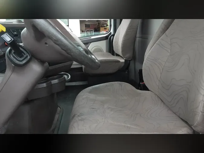 2018 Volvo VNL300
