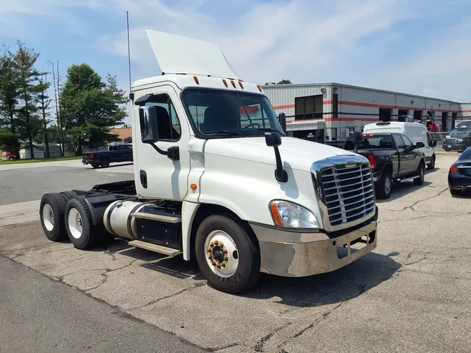 2016 FREIGHTLINER/MERCEDES CASCADIA 125