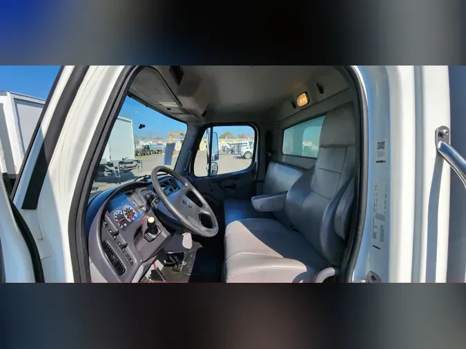 2018 Freightliner Business Class M2 106