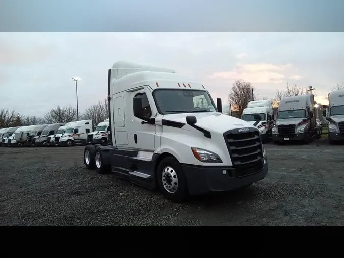 2021 Freightliner Cascadia 1263b7e683b441ac403c855da01bbd7dccb