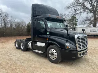 2018 Freightliner X12564ST