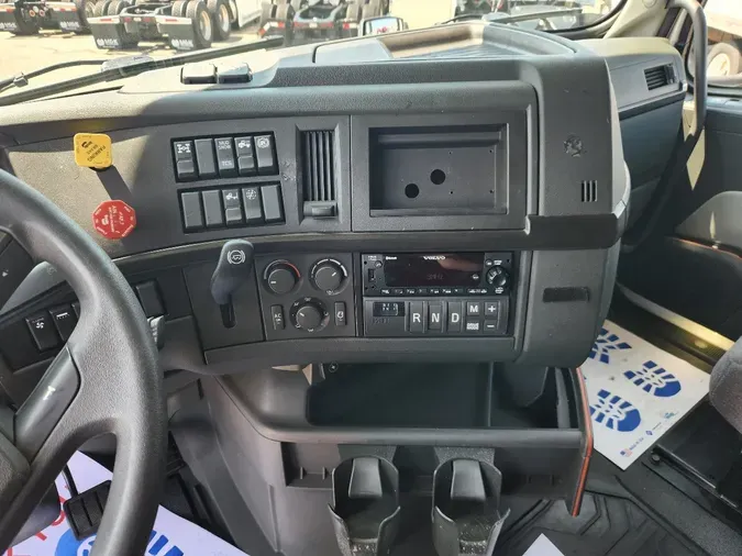 2023 VOLVO VNL64T860