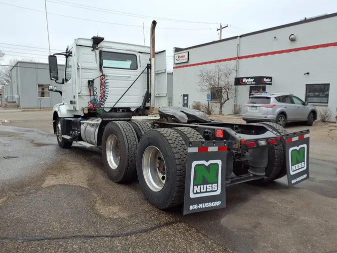 2017 VOLVO VNL64TRACTOR