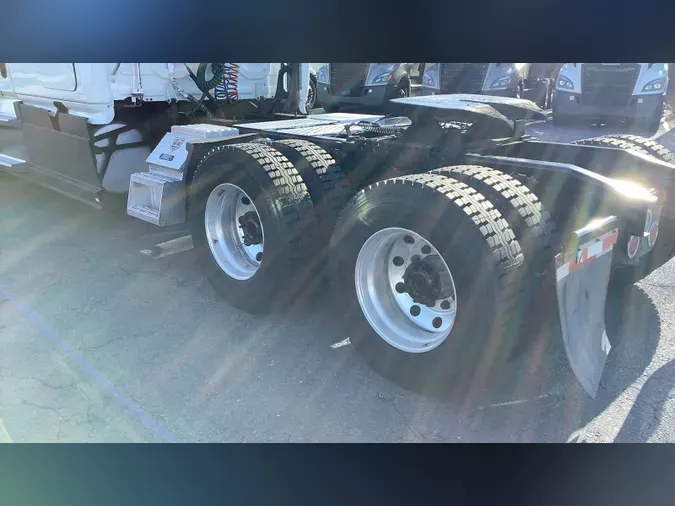 2021 Freightliner Cascadia 126