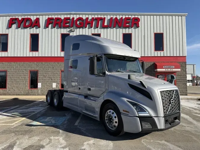 2022 Volvo VNL64T760